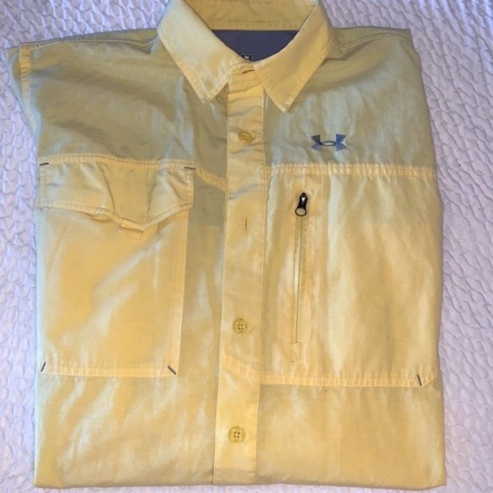 UNDER ARMOUR  All season gear men's shirt - SIZE M‎